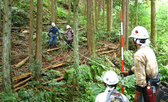 山林の測量調査