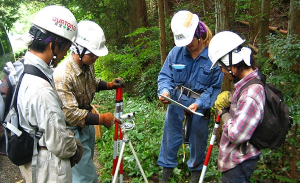森林施業プランナーの測量